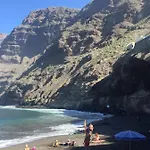 Perla De Roca En Poblado Marinero