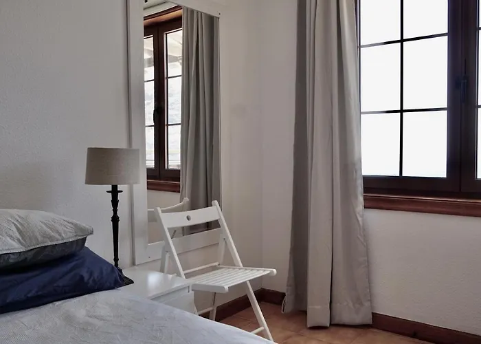 Perla De Roca En Poblado Marinero *