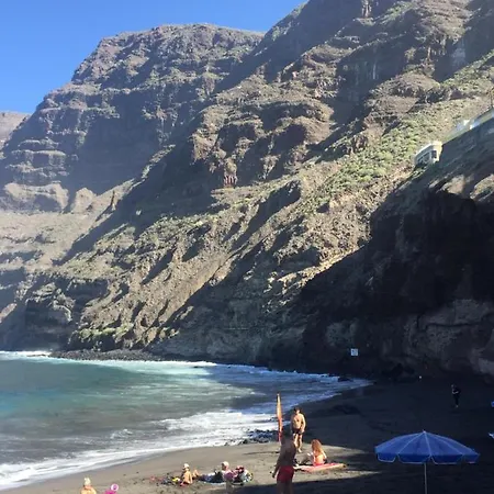 Perla De Roca En Poblado Marinero