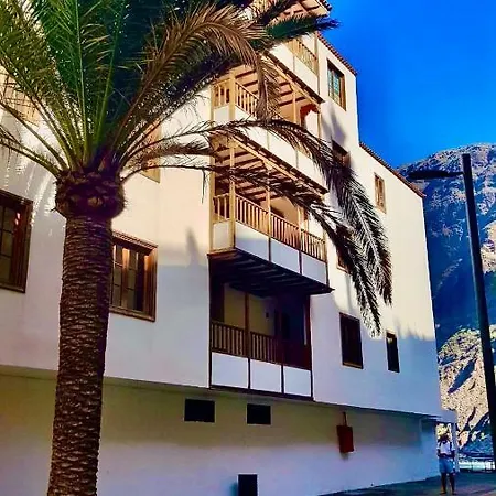 Perla De Roca En Poblado Marinero Acantilado de los Gigantes